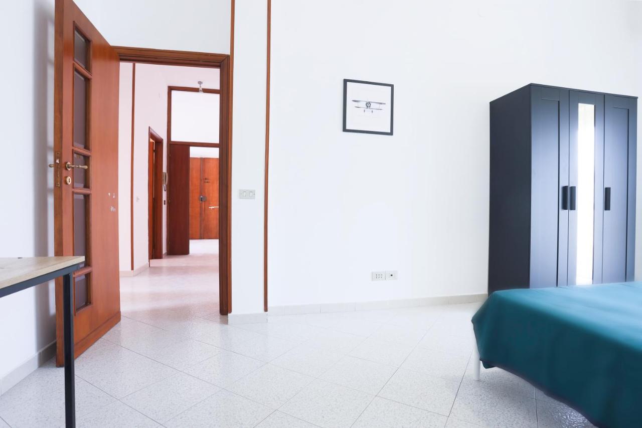 סלרנו Bright Apartment Near The Sea With Parking מראה חיצוני תמונה