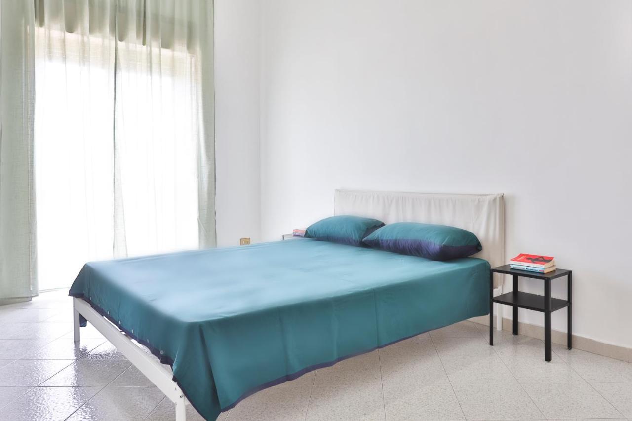 סלרנו Bright Apartment Near The Sea With Parking מראה חיצוני תמונה