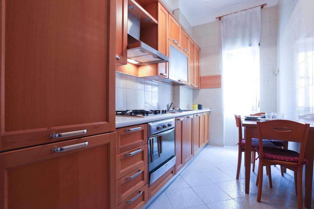 סלרנו Bright Apartment Near The Sea With Parking מראה חיצוני תמונה