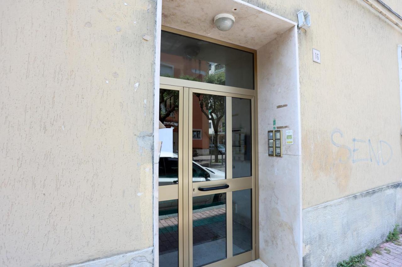 סלרנו Bright Apartment Near The Sea With Parking מראה חיצוני תמונה