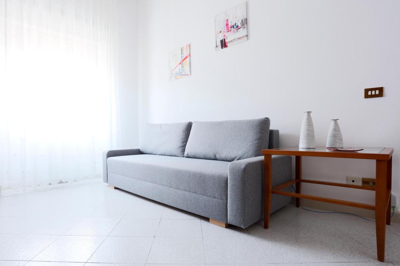 סלרנו Bright Apartment Near The Sea With Parking מראה חיצוני תמונה