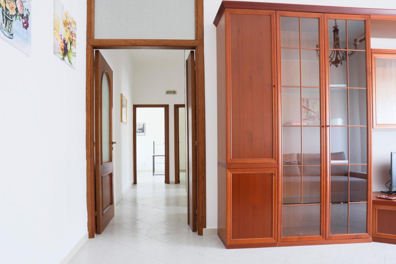 סלרנו Bright Apartment Near The Sea With Parking מראה חיצוני תמונה
