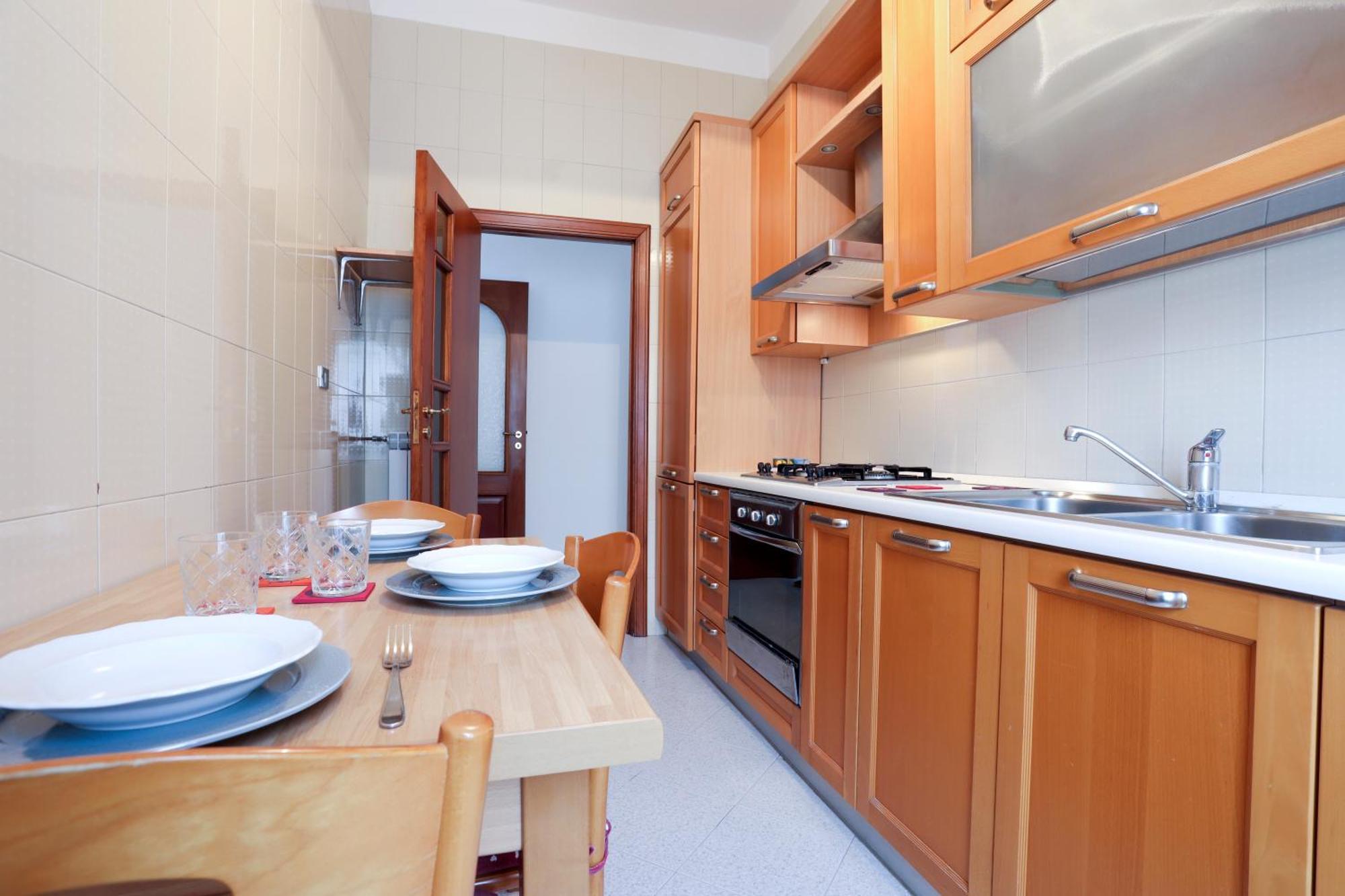 סלרנו Bright Apartment Near The Sea With Parking מראה חיצוני תמונה
